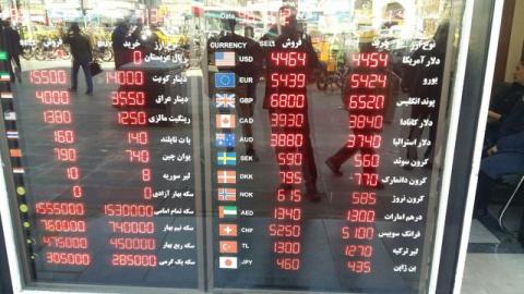 فروش ارز در صرافیها همچنان با محدودیت!