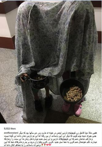 قاشق زنی درب منزل عارف لرستانی/عکس
