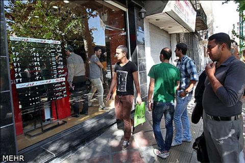صرافیهای غیر مجاز غوغا کردند!